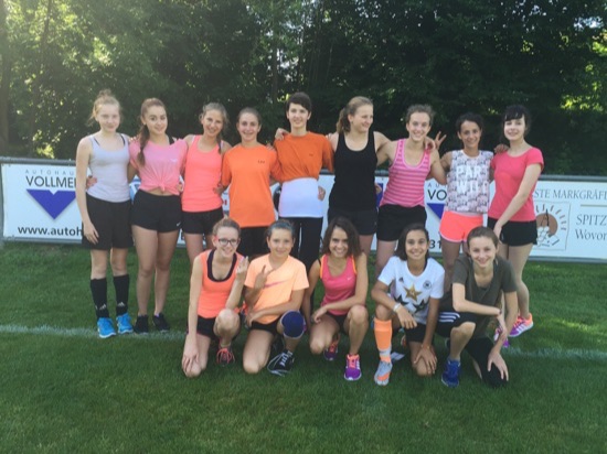 soccer-girls-2015-03_jpg.jpg